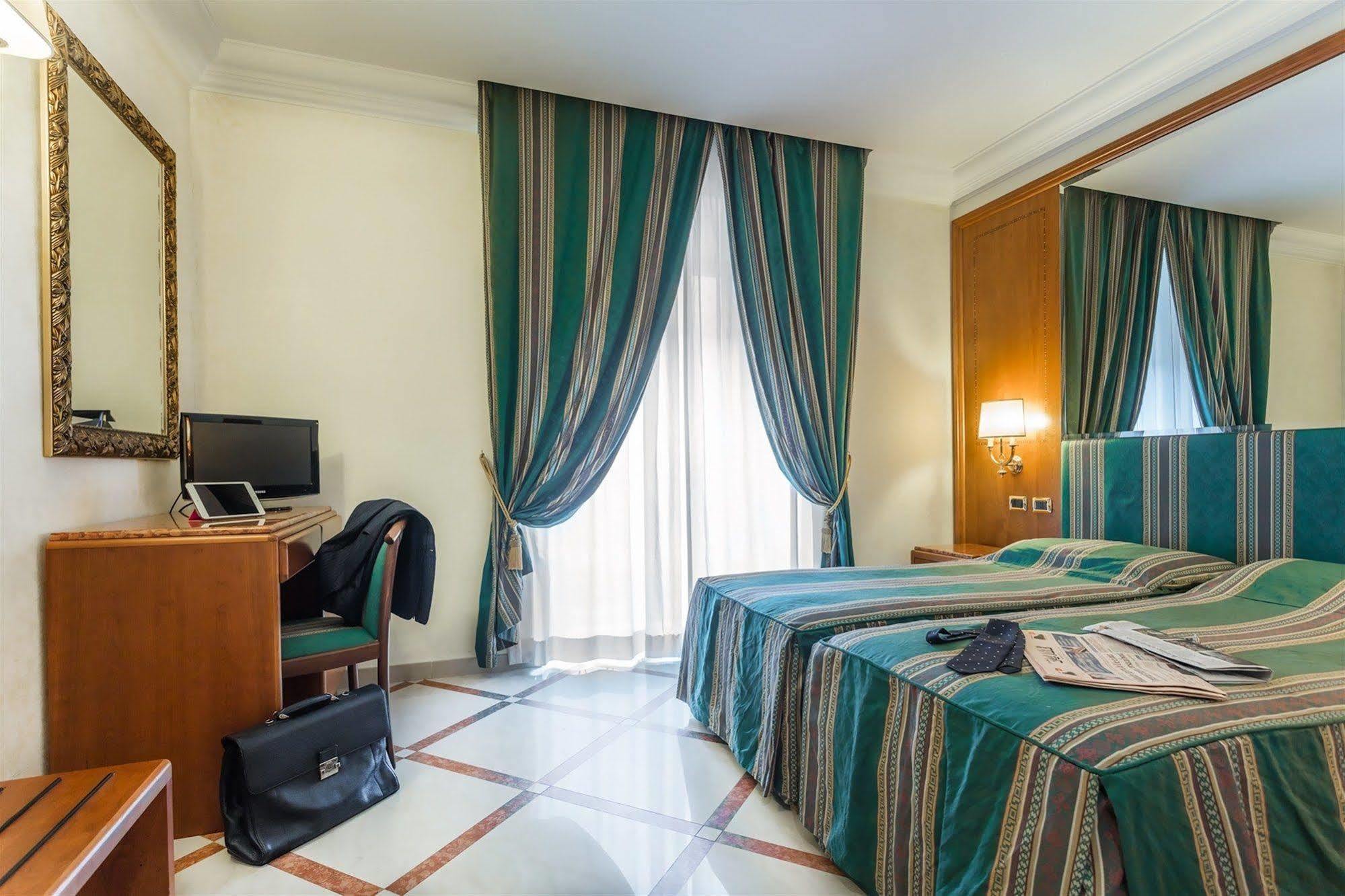 Raeli Hotel Regio Rom Exterior foto