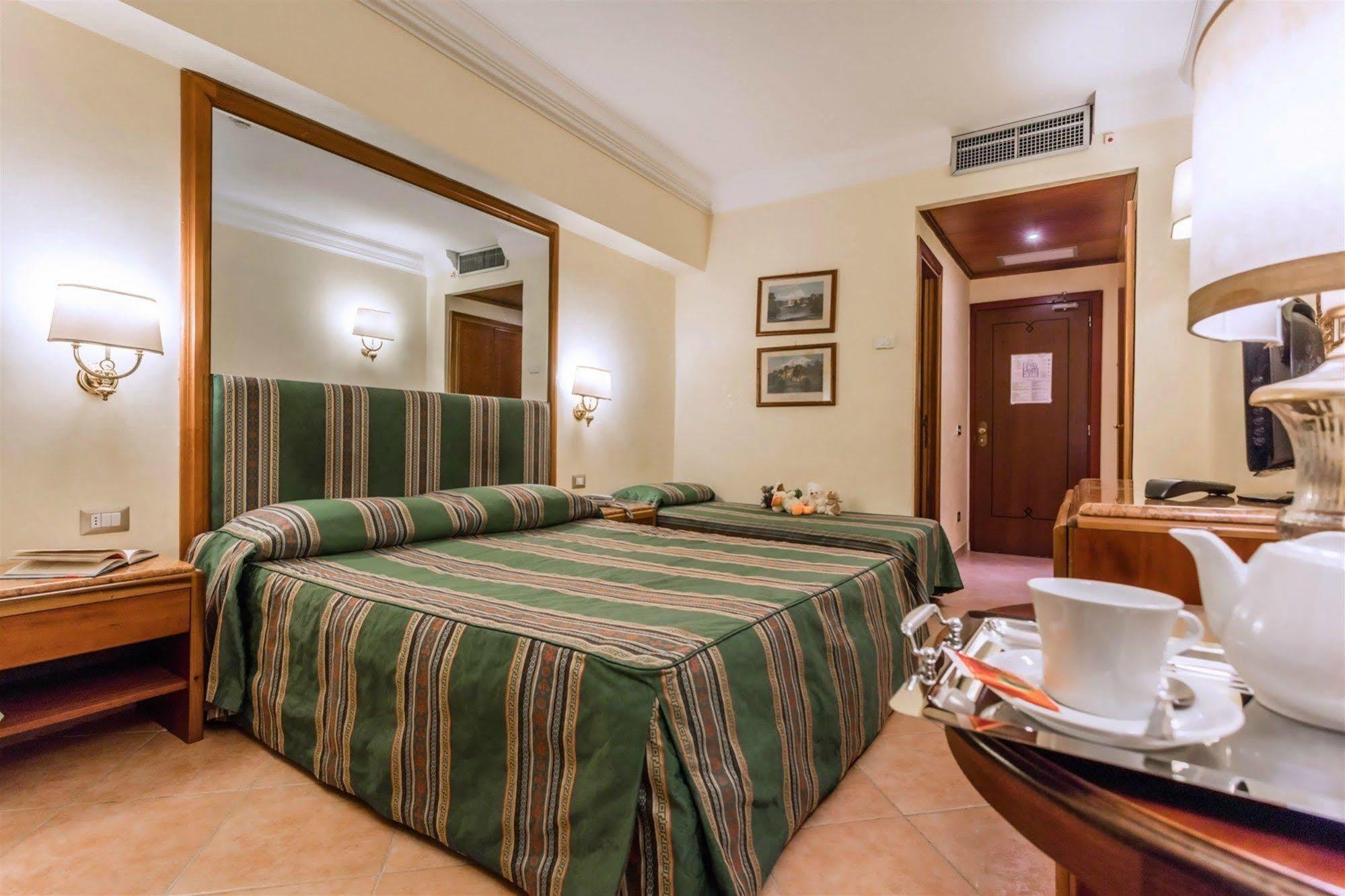 Raeli Hotel Regio Rom Exterior foto