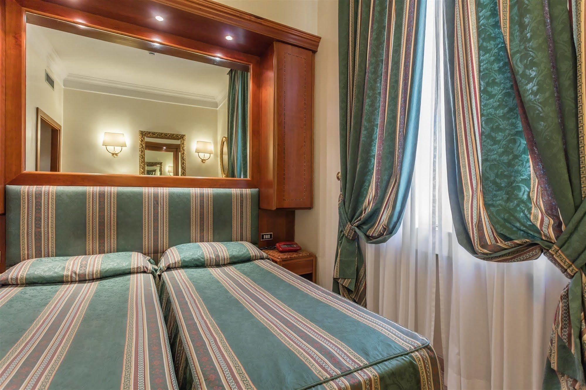 Raeli Hotel Regio Rom Exterior foto