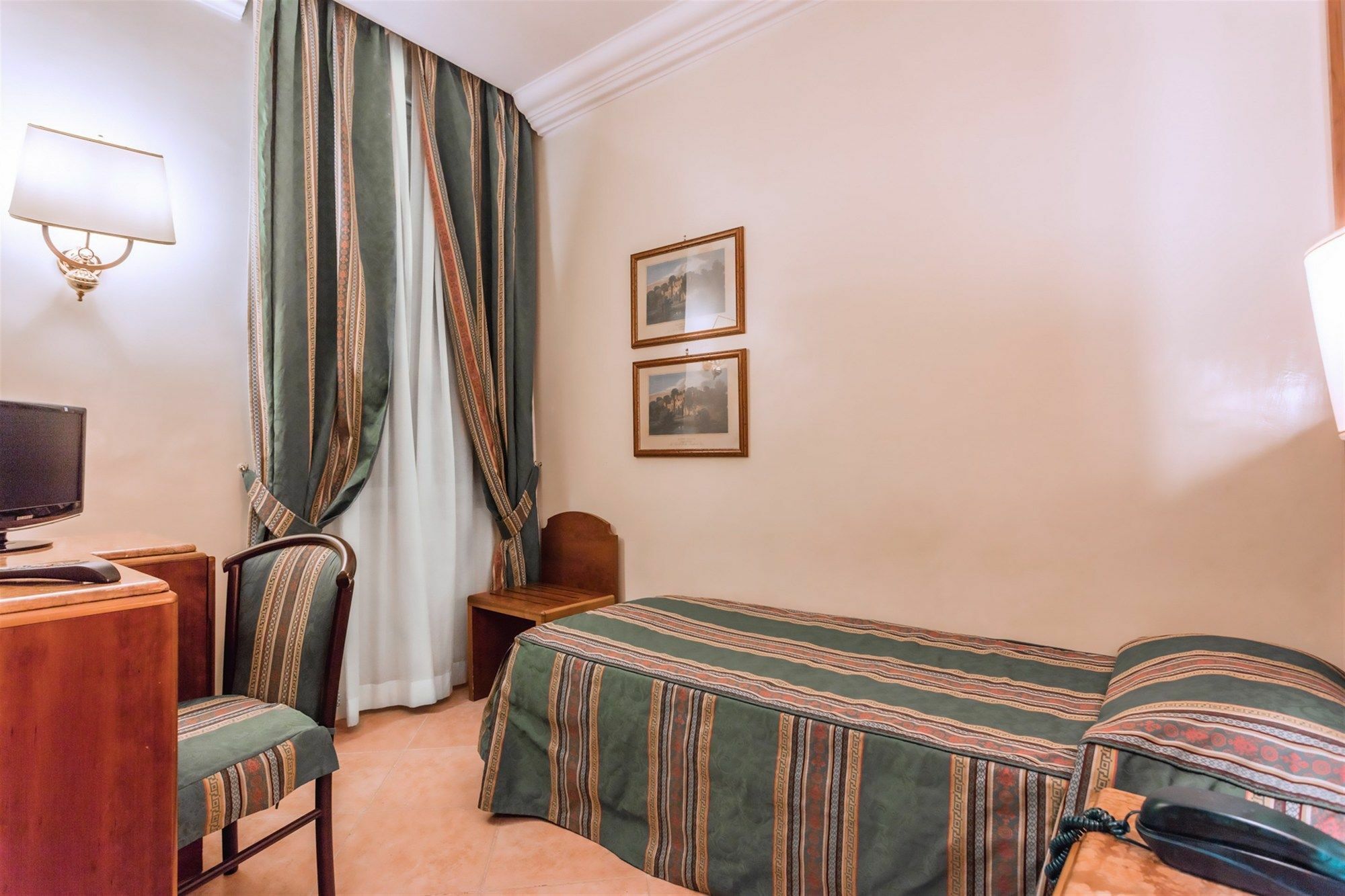 Raeli Hotel Regio Rom Exterior foto