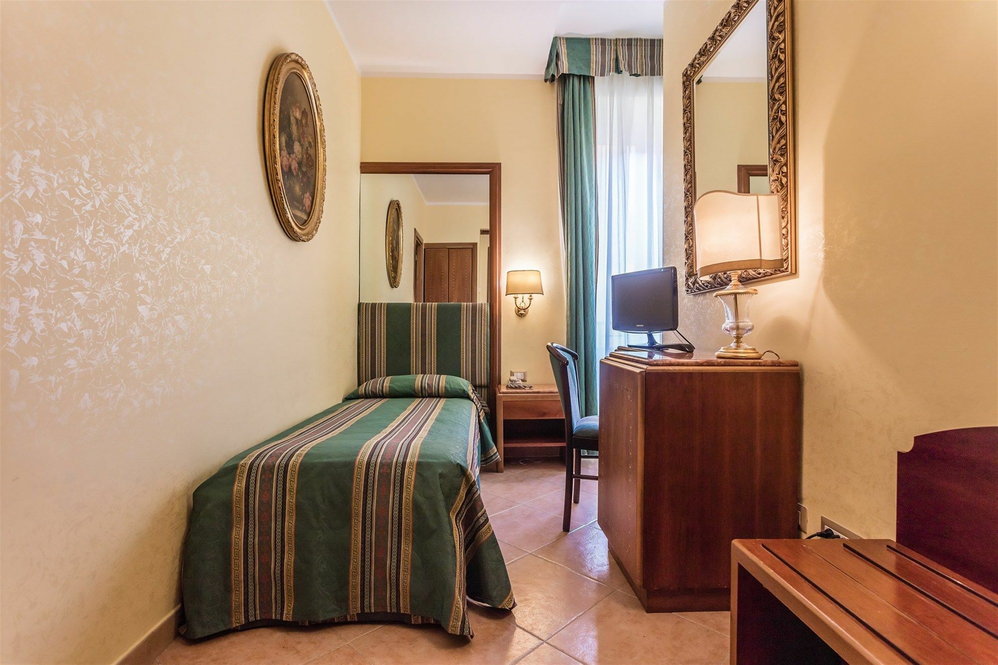 Raeli Hotel Regio Rom Exterior foto